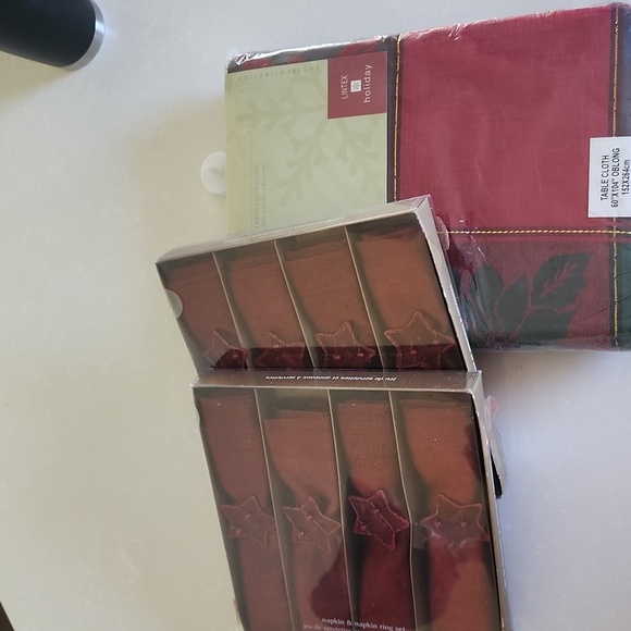 Christmas linen and holiday Napkins sold by Pier 1 - Picture 1 of 7